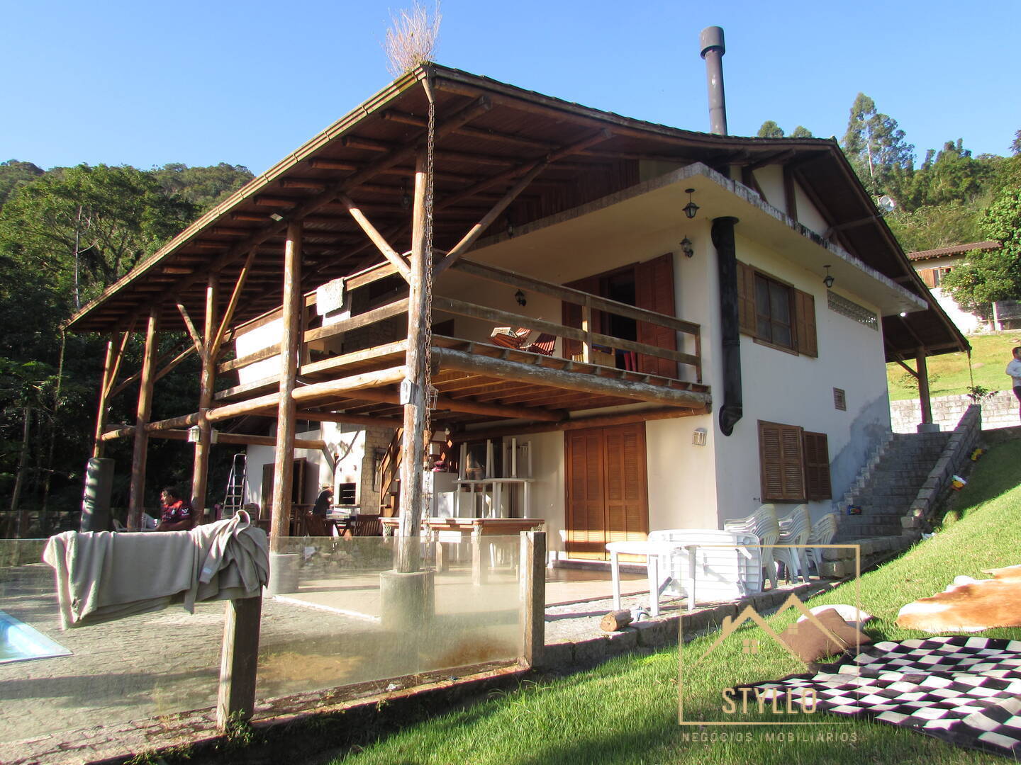 Fazenda à venda com 3 quartos, 240m² - Foto 1