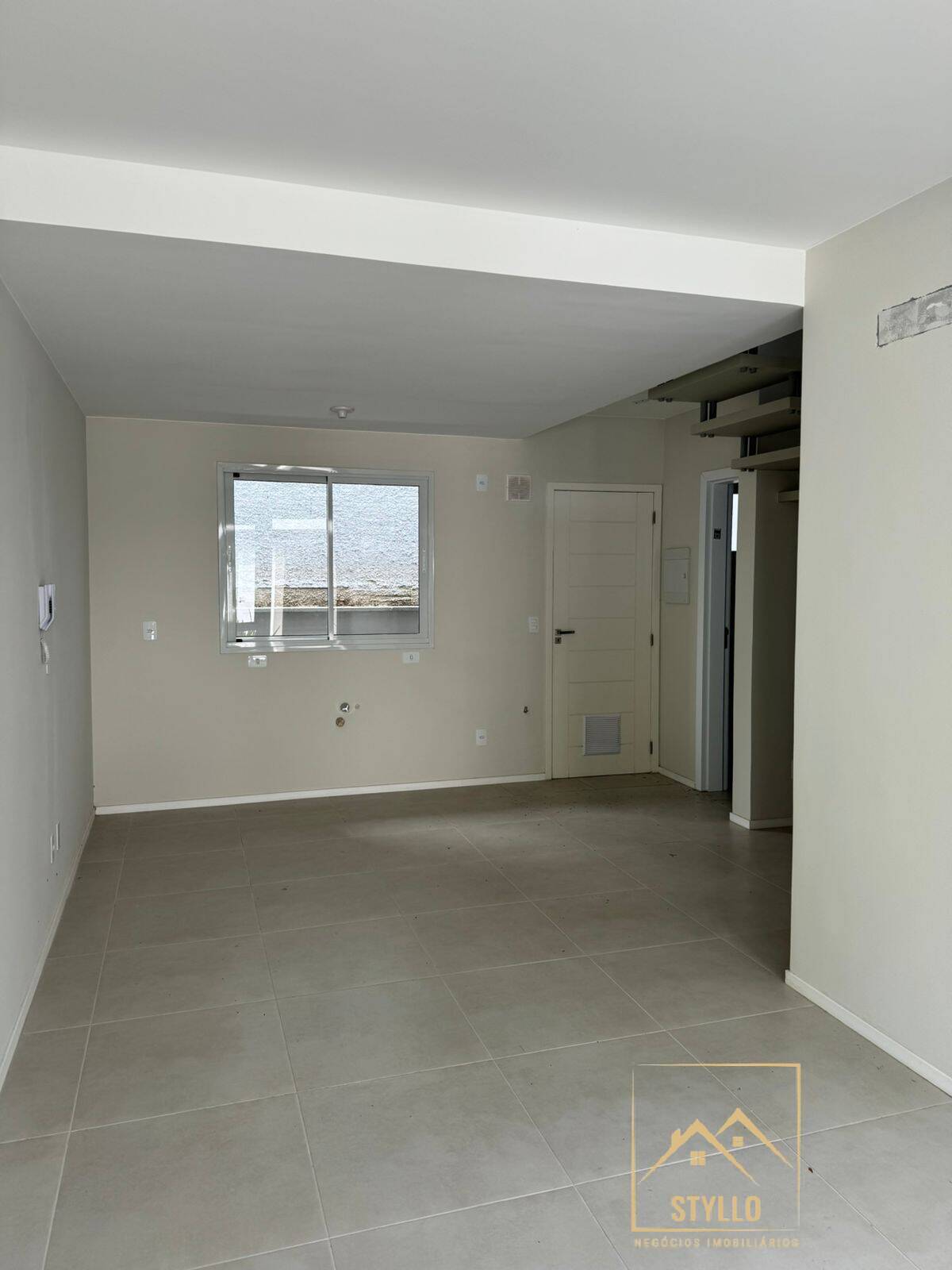 Casa à venda com 2 quartos, 71m² - Foto 2