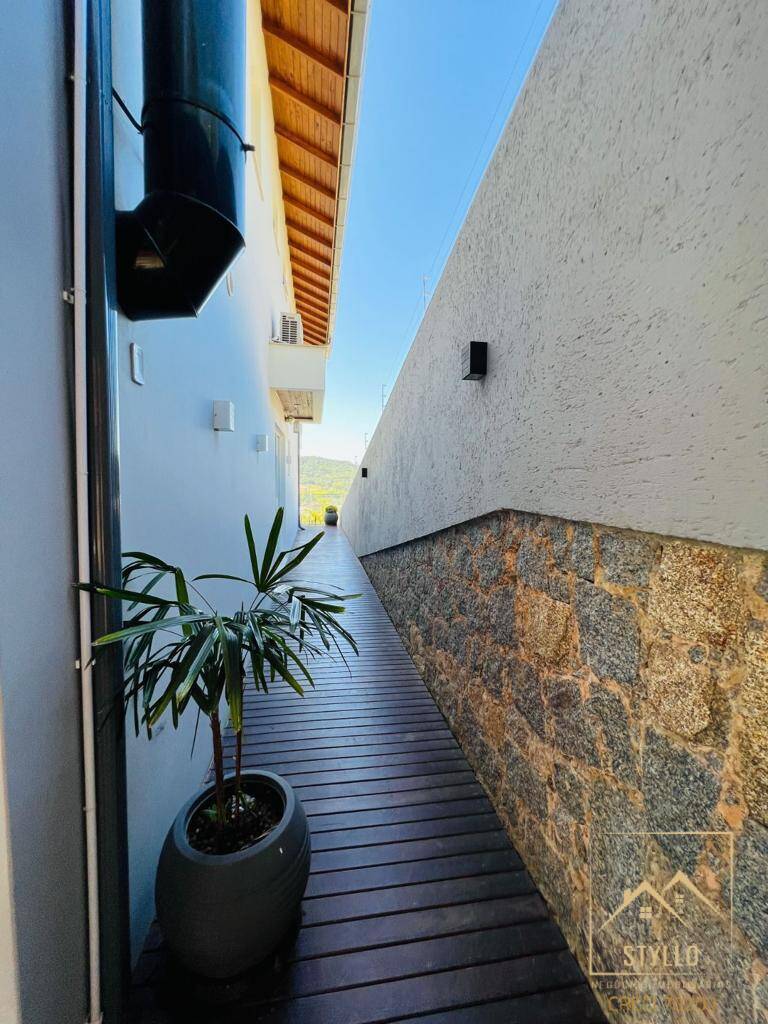 Casa à venda com 3 quartos, 364m² - Foto 22