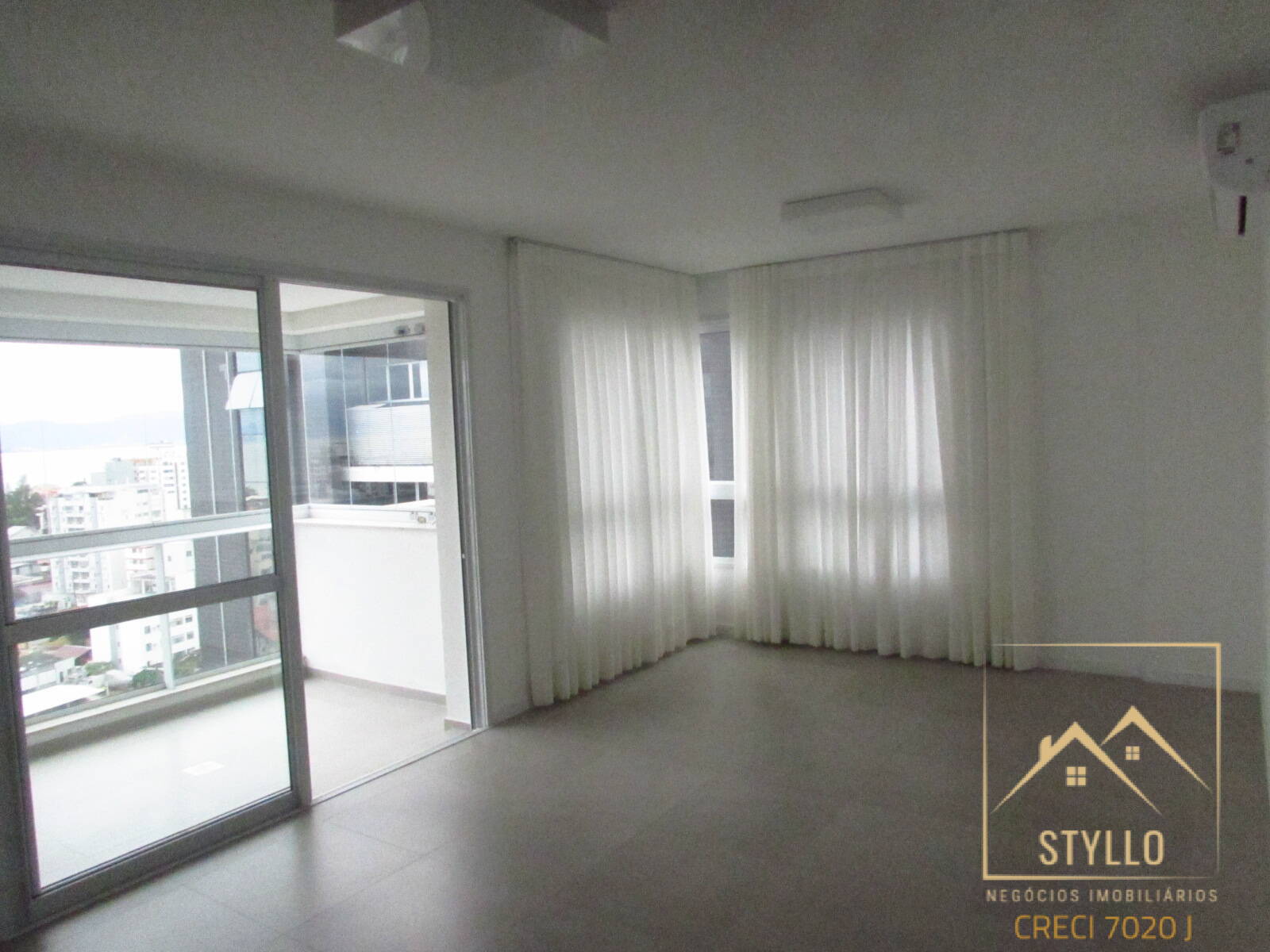 Apartamento à venda com 3 quartos, 101m² - Foto 2