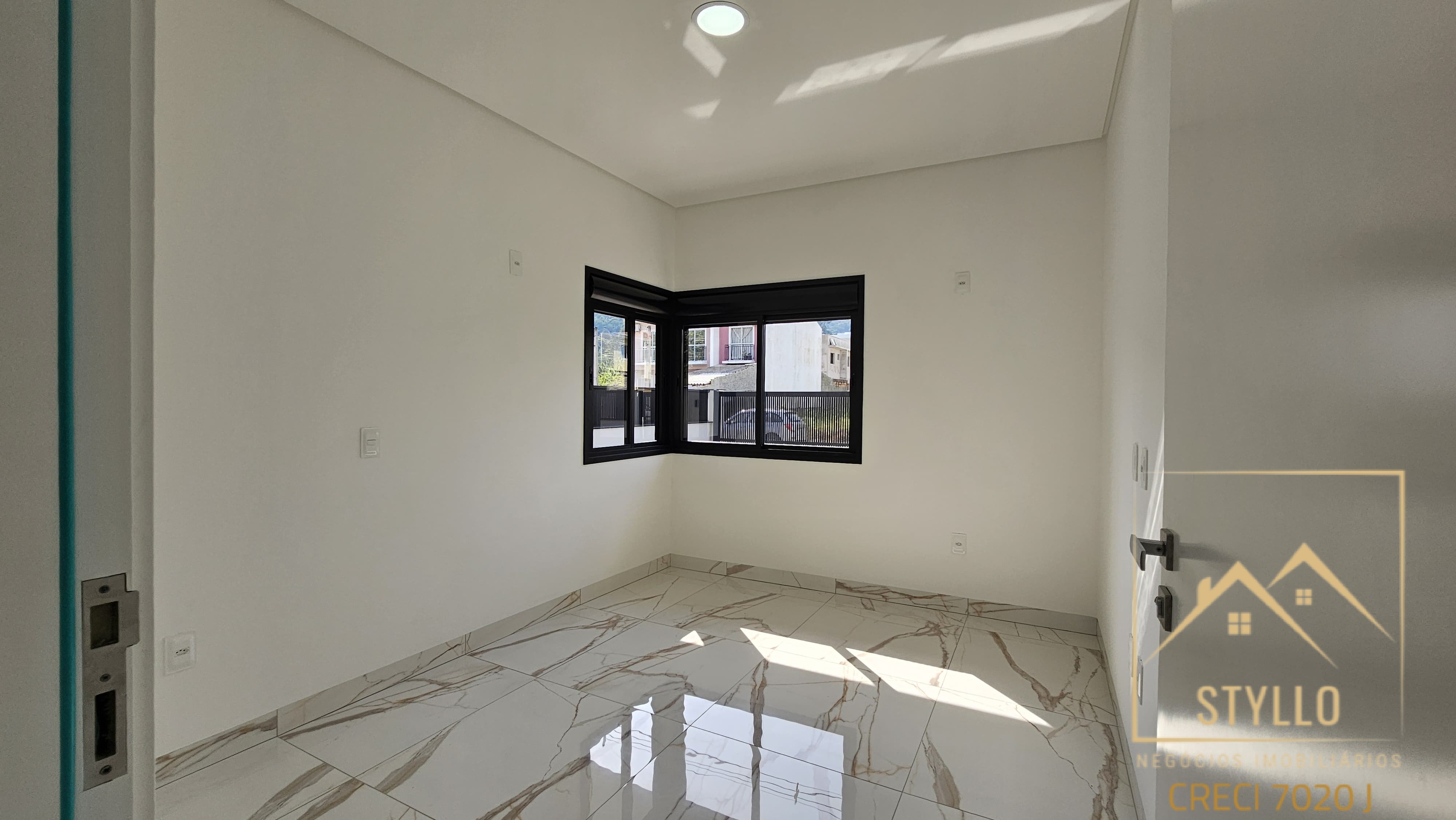 Casa à venda com 3 quartos, 112m² - Foto 12