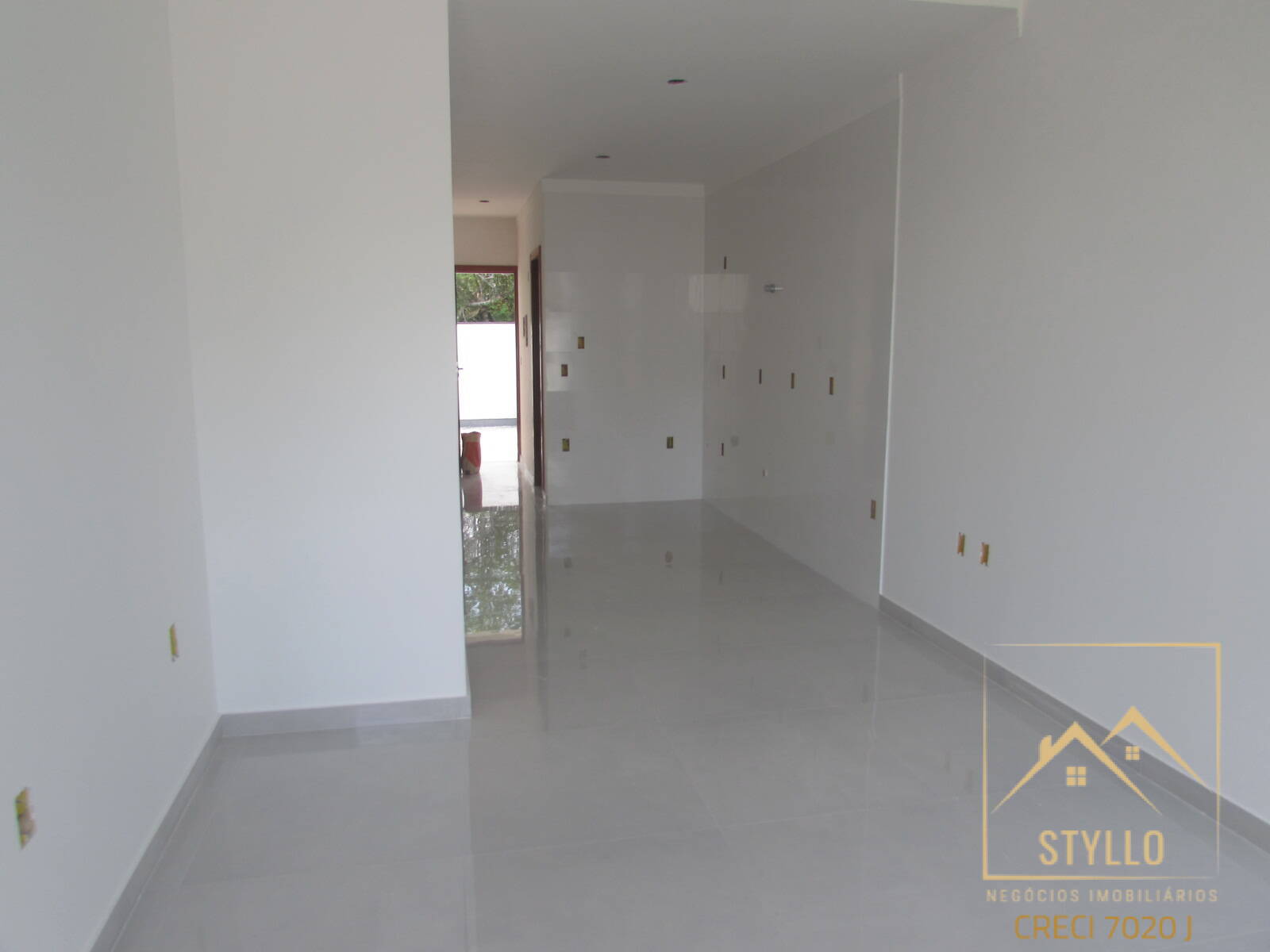 Casa à venda com 2 quartos, 54m² - Foto 4